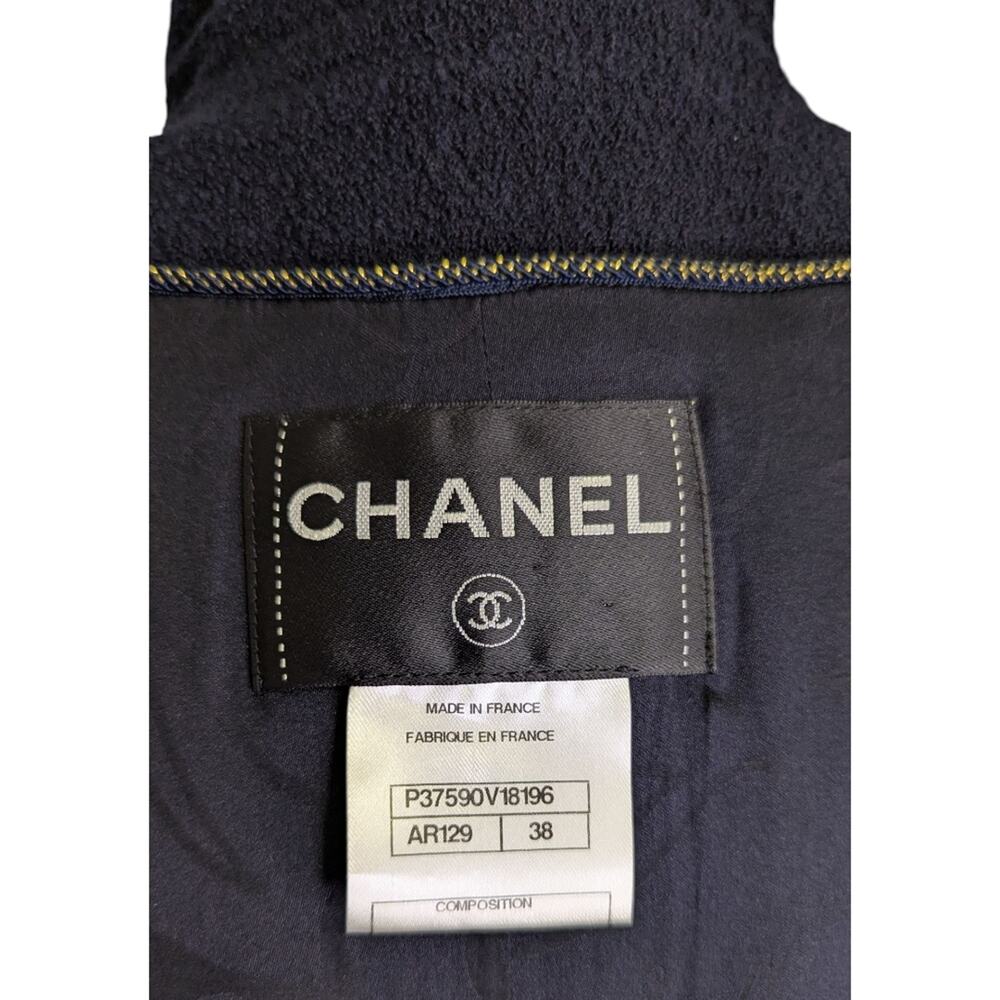 Chanel Cruise 2010  (10C) Jacket Navy Boucle Blazer Gold CC Buttons FR 38 US 6 - Picture 8 of 11